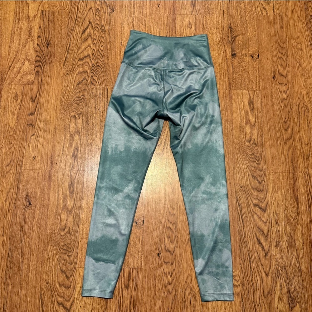 Beyond Yoga Green Tie Dye Leggings Size Small - Picture 3 of 9